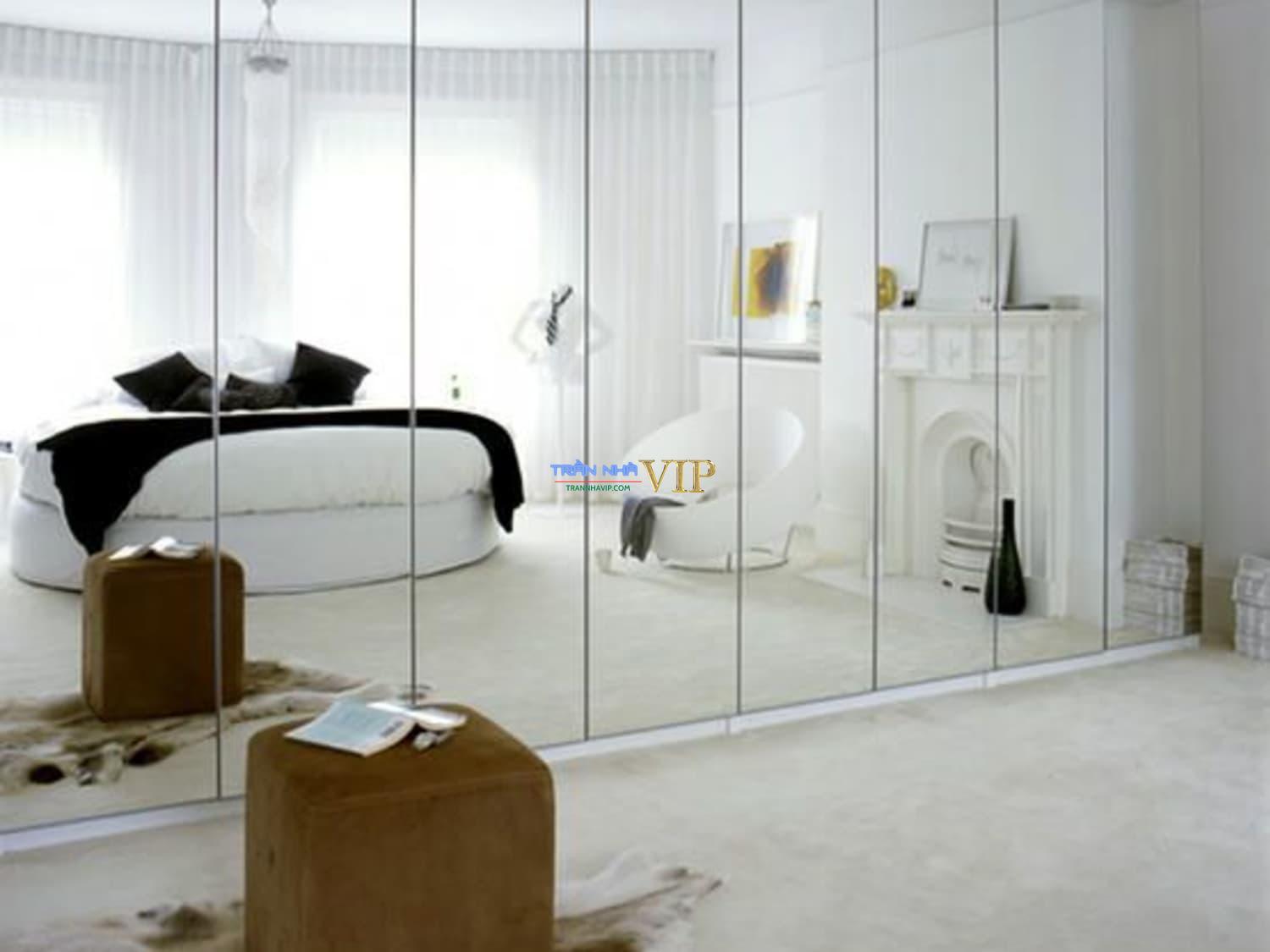 Gương dán tường phòng ngủ